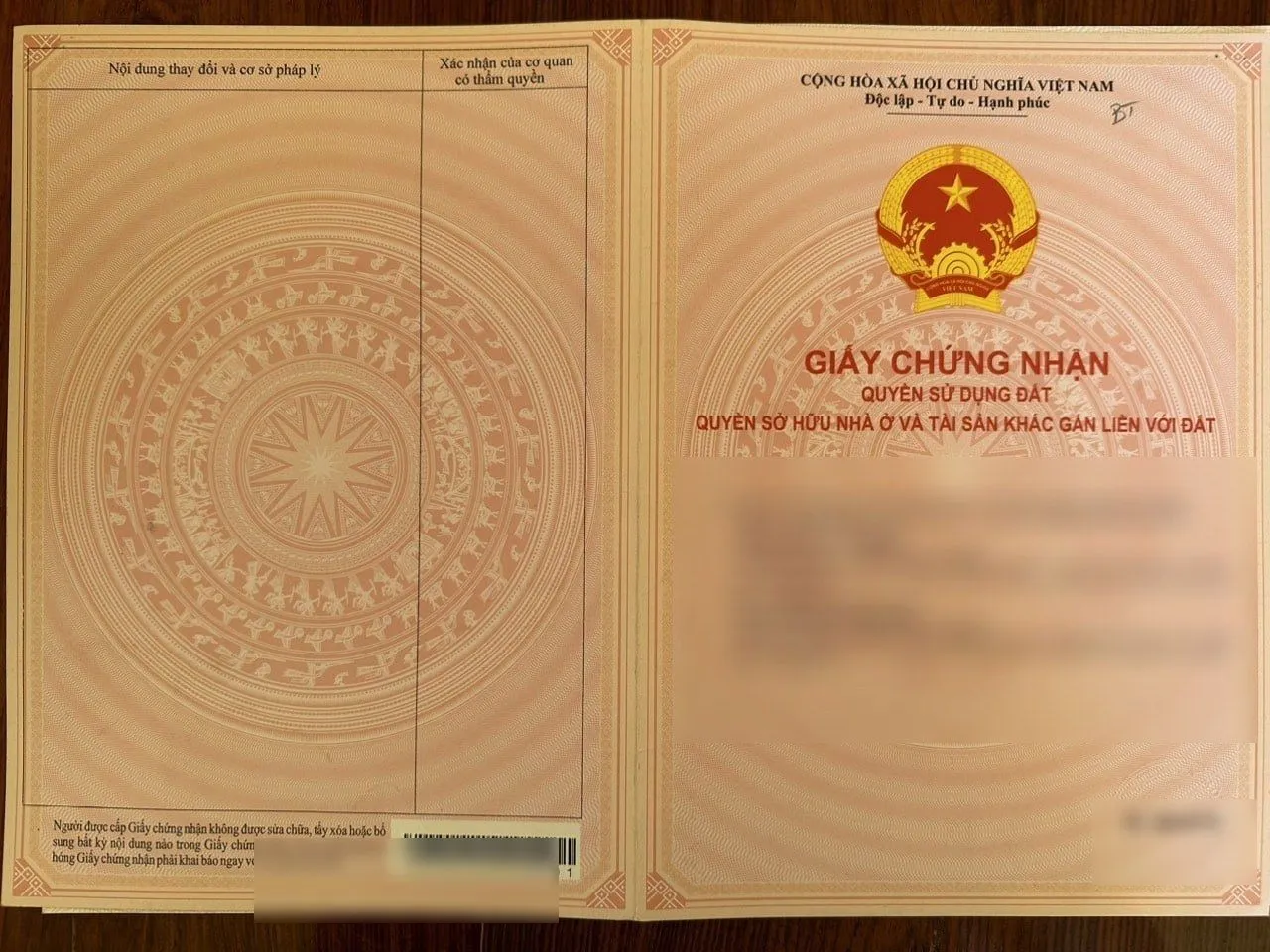 Sổ đỏ — giấy chứng nhận quyền sử dụng đất của Việt Nam
